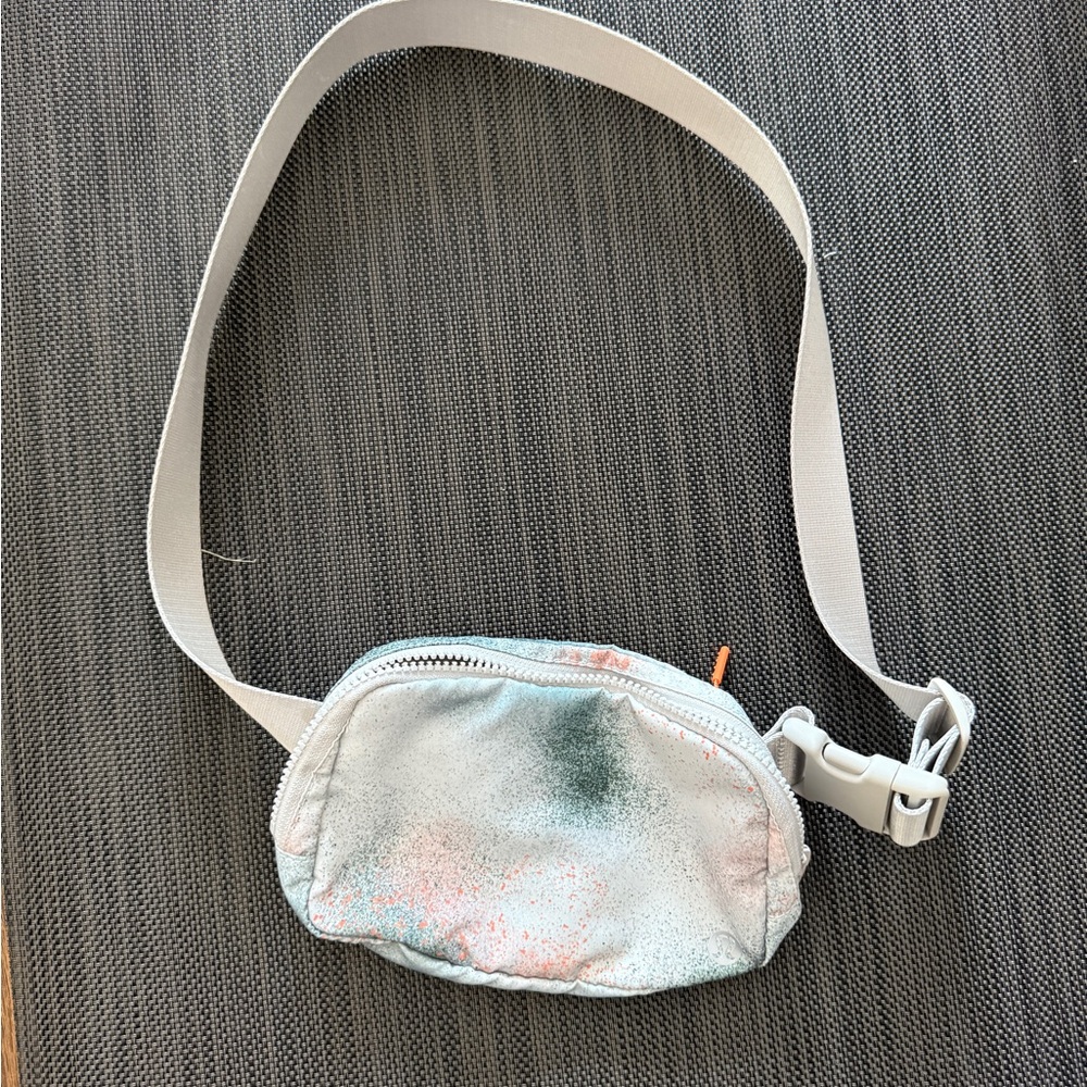 Lululemon Everywhere Belt Bag – Limited Splatter Print